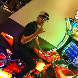 Meet your Posher, Elijah